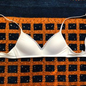 NWOT 30a Wireless w/ Lace Trim Lightly lined Bra